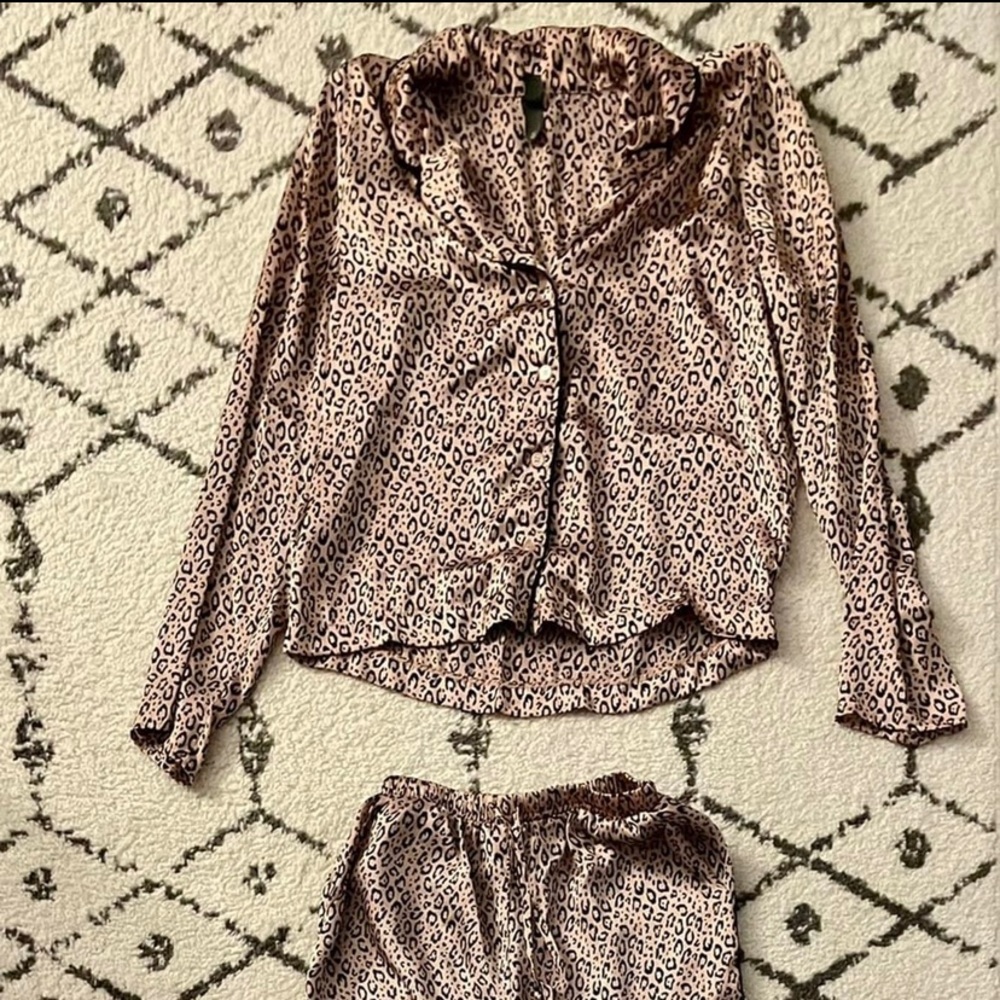 Leopard print pajamas medium